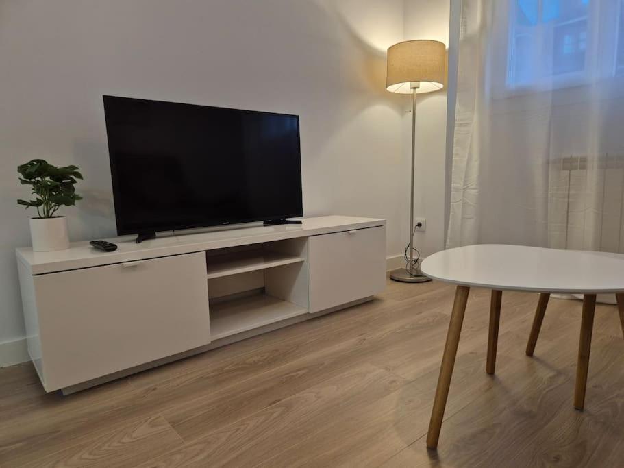 Apartamento 650a Acogedor Con Garaje *